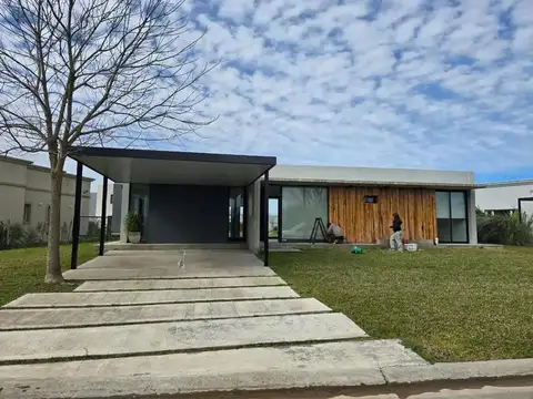 Casa en Alquiler en Haras Santa Maria, Countries y Barrios Cerrados en Escobar
