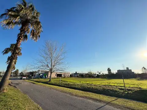 Terreno en Puerto Roldan al 200