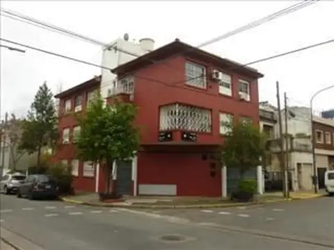 Departamento en Alquiler 3 Ambientes con patio y cochera en Saavedra