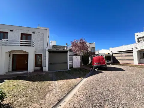 Depto Tipo Casa en Alquiler de 4 ambientes