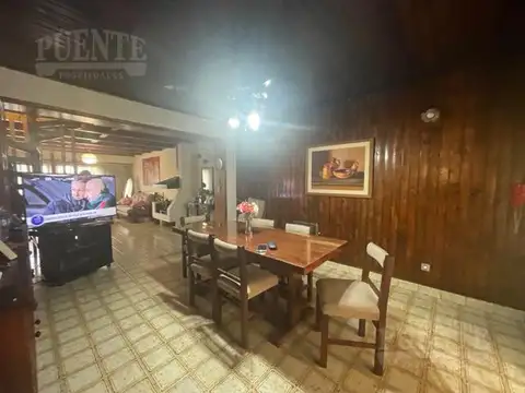 Casa en Venta con 3 cocheras