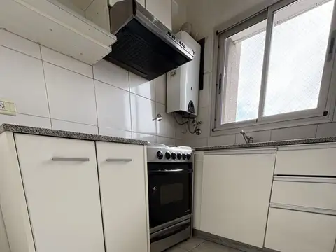 Depto semipiso de 2 amb c/ balcón aterrazado en pleno Lanús