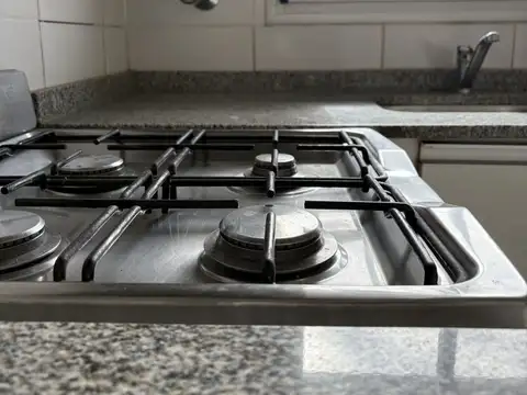 Depto semipiso de 2 amb c/ balcón aterrazado en pleno Lanús