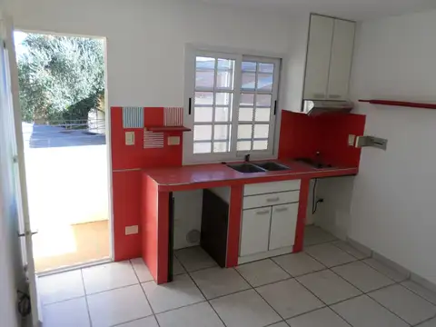 HERMOSO PH DE 2 amb. CON COCHERA -  EXCELENTE UBICACIÓN -SÚPER LUMINOSO- 1 persona