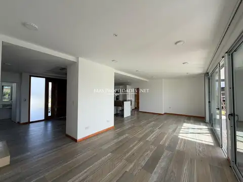 Casa en Alquiler en Terralagos, USD 3.000