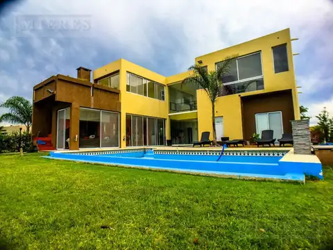 Casa en venta al Rio - Barrio San Marco -Villanueva.