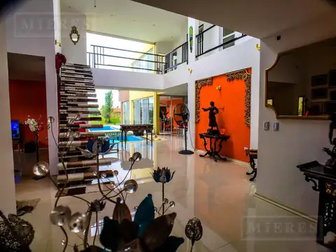 Casa 7 ambientes con 6 baños