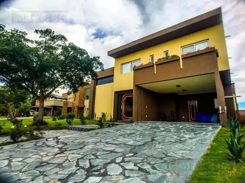 Casa en venta  sobre lote al Rio, Barrio San Marco, Villanueva.