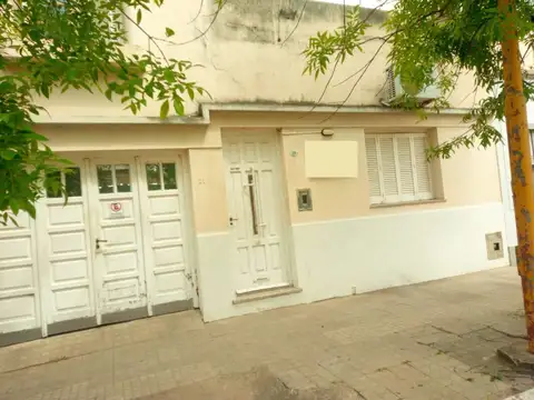 VENDO CASA  DE 6 AMBIENTES 