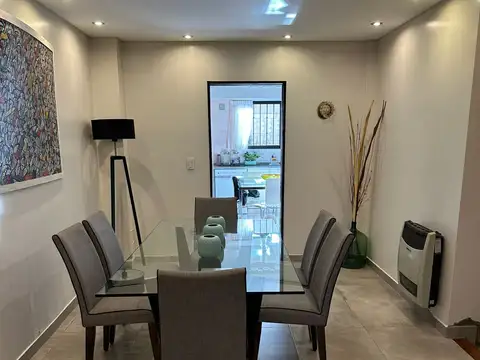 Depto Tipo Casa 4 ambientes con 2 baños