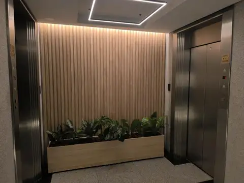 Oficina 7 ambientes con 2 baños
