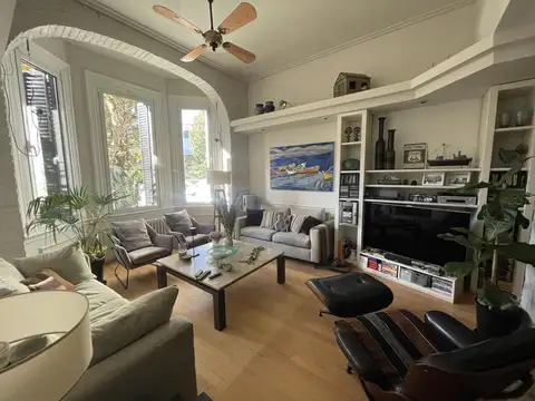 Venta de Casa 7 Ambientes Estilo Inglés Reciclada en Villa Devoto