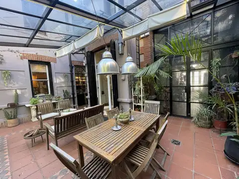 Venta de Casa 7 Ambientes Estilo Inglés Reciclada en Villa Devoto