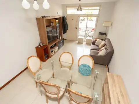 CASA VENTA VERSALLES 5 AMBIENTES COCHERA PATIO