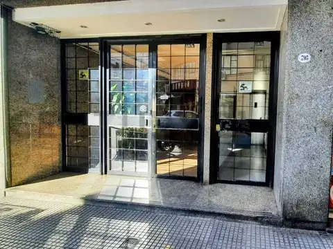 VENTA DE DEPARTAMENTO 2 AMBIENTES FRENTE APTO PROFESIONAL / MASCOTAS