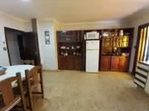 ALQUILO DEPARTAMENTO PRIMER PISO POR ESCALERA CUATRO AMBIENTES SOLO USO PROFESIONAL O COMERCIAL