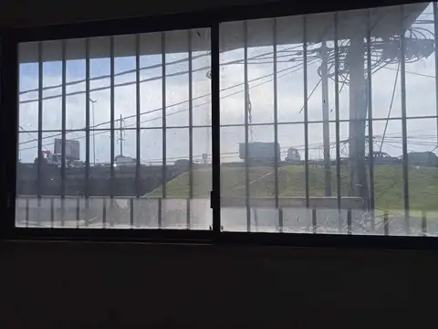 Oficina en Alquiler en Don Torcuato con balcón