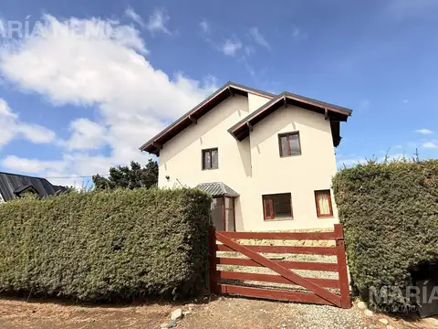 Casa 8 ambientes con 3 baños