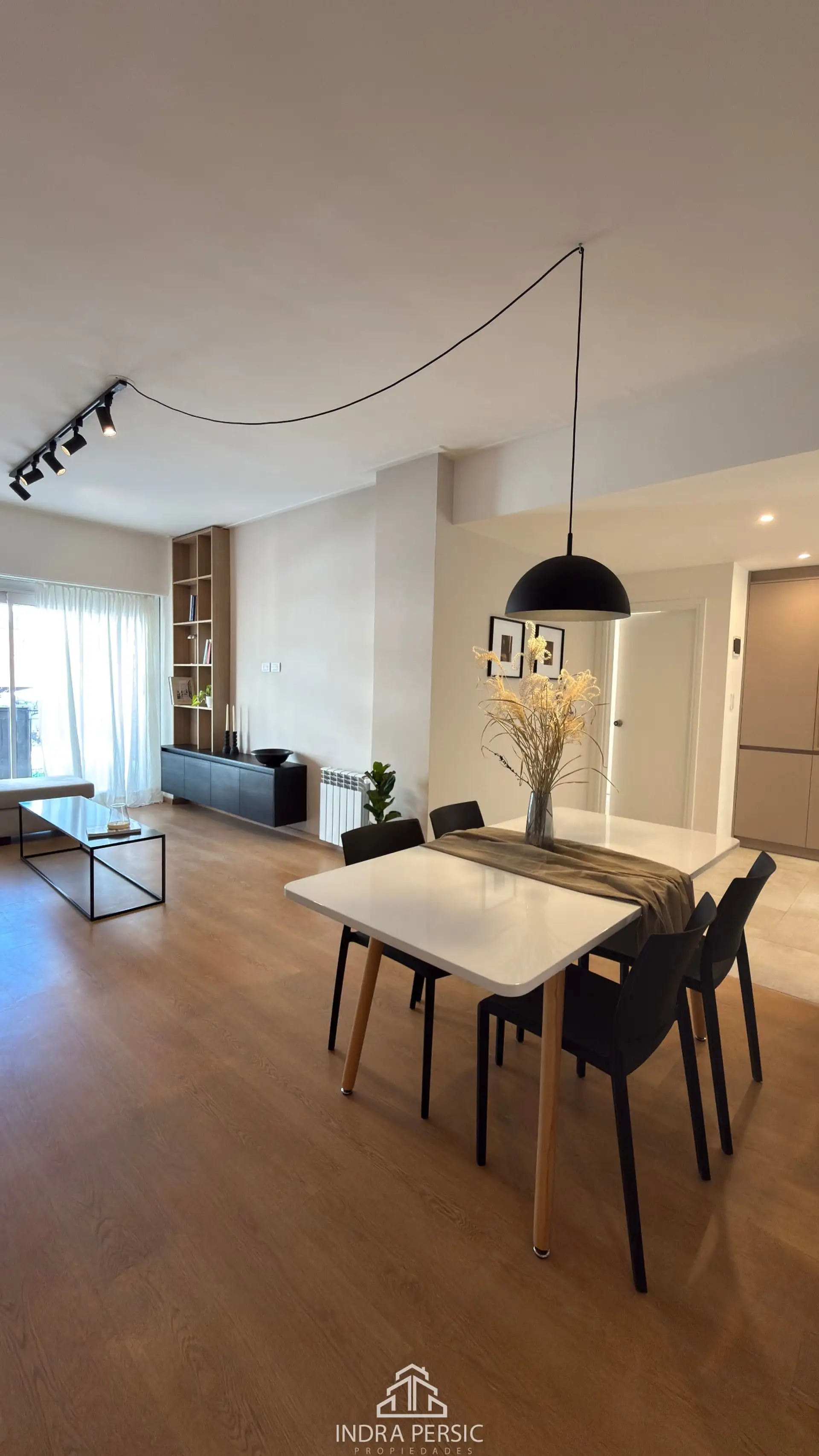 Depto 3 amb, 80m² con balcón — Centro