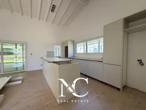 Casa 5 ambientes con 3 baños