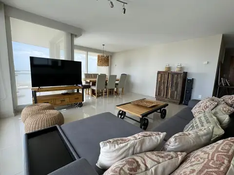 Departamento en Alquiler Temporal en Playa Mansa, USD 18.500