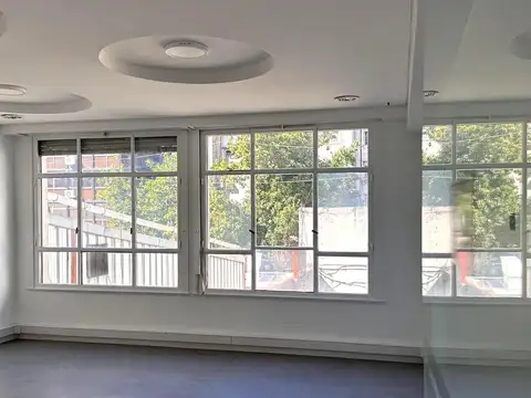 Oficina en Alquiler con 2 cocheras