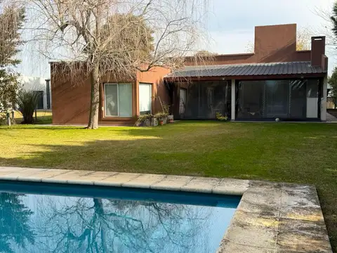 Venta de casa en Barrio Cerrado Brickland