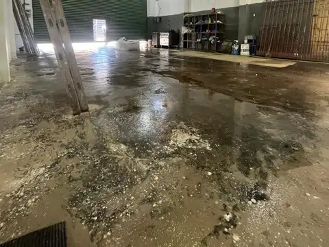 ALQUILER GALPON - A METROS DE AVENIDA CROVARA - ZONA INDUSTRIAL