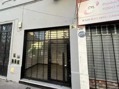 LOCAL COMERCIAL EXCELENTE UBICACION C/ PATIO Y BAÑO