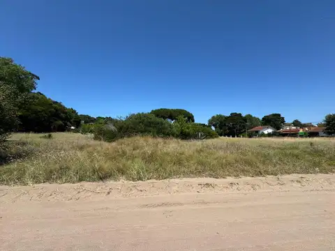 Paseo 147 entre Avenida 6 y 7.