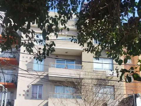 Alquiler de departamento 2 ambientes. Castelar. 