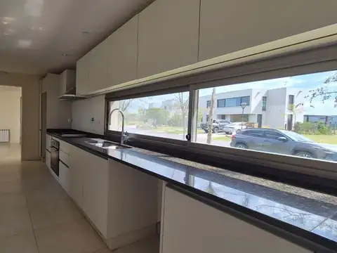 Casa en Alquiler al Norte