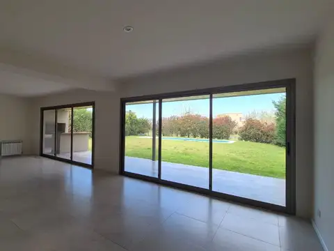 Casa en Alquiler en El Cantón - Barrio Islas, USD 1.800
