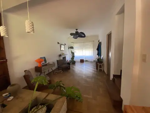 Casa 6 ambientes con 2 baños