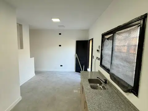 Depto Tipo Casa en Alquiler en Sarandi, $ 550.000