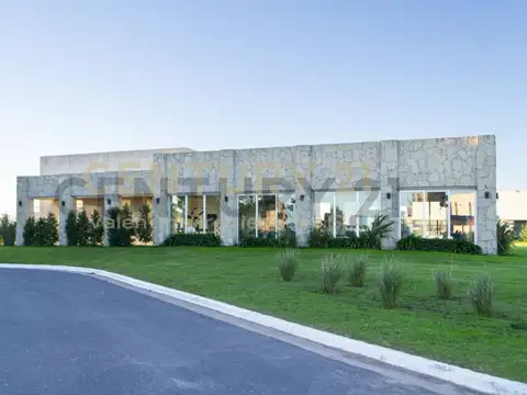 Terreno en Venta 25  mts Frente