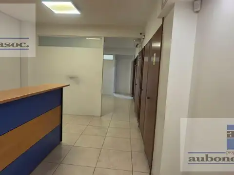 Oficina 6 ambientes con 2 baños