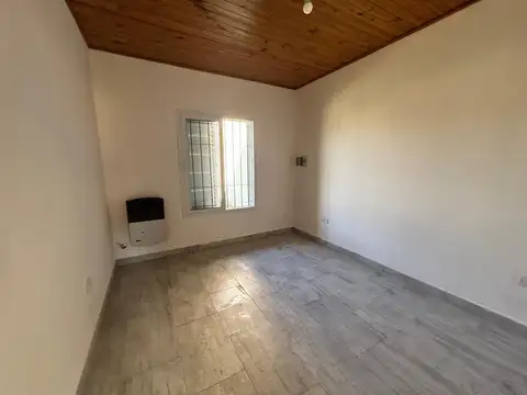 Casa en Alquiler con 1 cochera