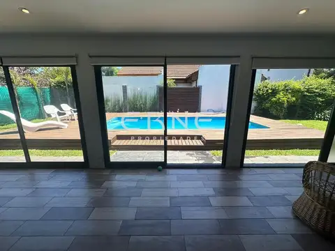 VENTA CHALET 5 AMBIENTES EN BARRIO PINOS DE ANCHORENA