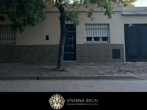 CASA CON IMPORTANTE TERRENO FINANCIADA