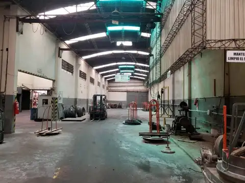 Galpón industrial - Muy buena ubicación - Villa Luzuriaga