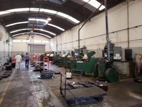 Galpon en Venta en Villa Luzuriaga, USD 2.500.000