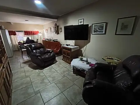 CASA AMPLIA EN LOTE PROPIO CON 4 DORMITORIOS Y EN DOS PLANTAS, Saladillo 5000 - Villa Lugano