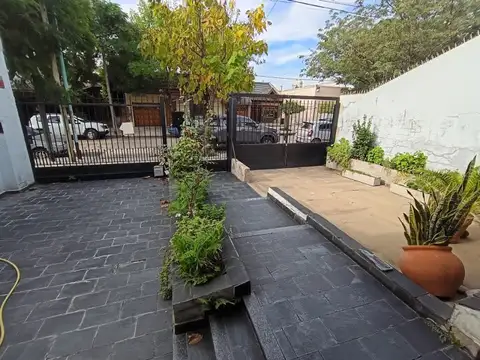 CASA AMPLIA EN LOTE PROPIO CON 4 DORMITORIOS Y EN DOS PLANTAS, Saladillo 5000 - Villa Lugano