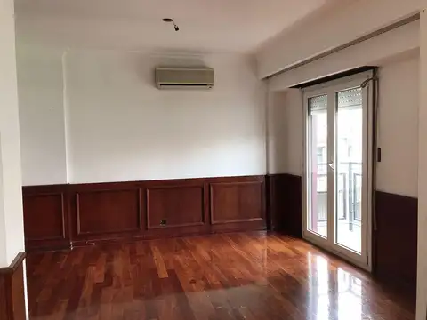 Departamento 8 ambientes con 3 baños