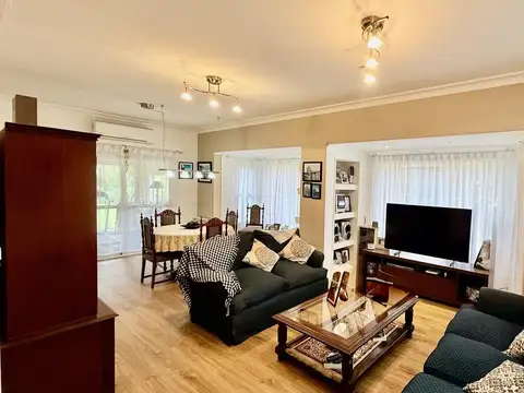 Casa 6 ambientes con 3 baños