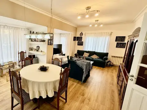 Casa en Venta con 6 cocheras