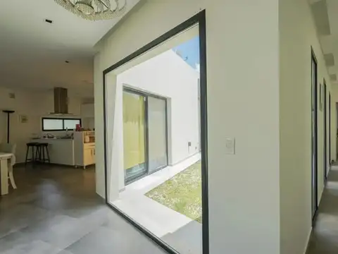 Casa 4 ambientes con 3 baños