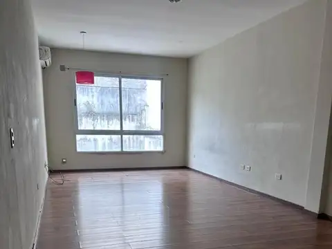 Av Regimiento De Patricios 800, Piso 1