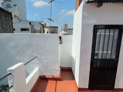 LINDO P. H POR PASILLO LATERAL CON PATIO Y TERRAZA